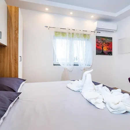 Сasa de vacaciones Four-bedroom In *