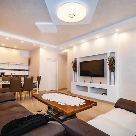 Four-bedroom In Islam Latinski