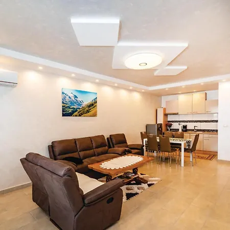Four-bedroom In Ferienhaus