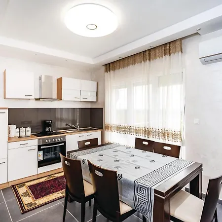 Four-bedroom In Сasa de vacaciones Islam Latinski