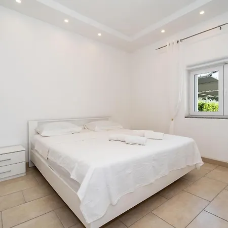 Four-bedroom In Сasa de vacaciones Islam Latinski