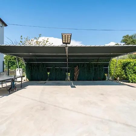 Four-bedroom In Islam Latinski