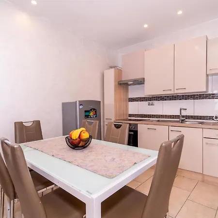 Four-bedroom In * Islam Latinski
