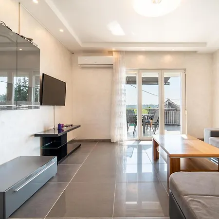 Сasa de vacaciones Four-bedroom In
