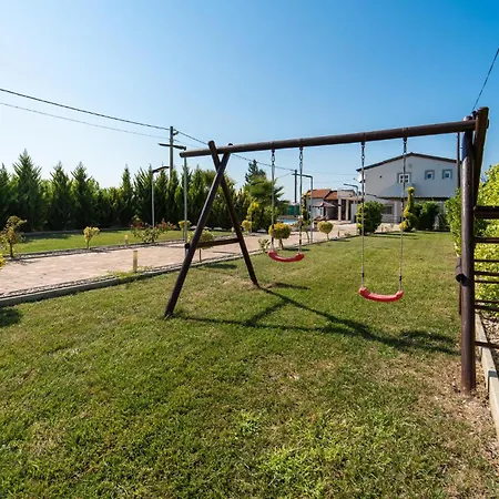 Four-bedroom In Сasa de vacaciones Islam Latinski
