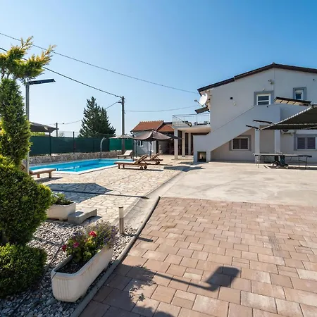 Four-bedroom In * Islam Latinski