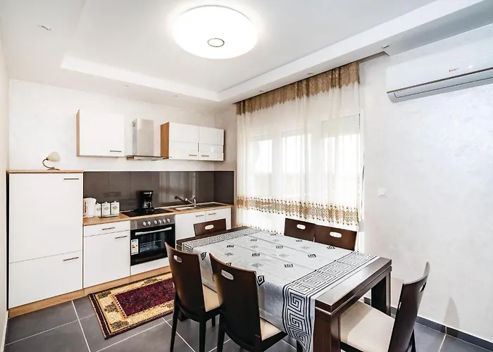 Four-bedroom In Dom wakacyjny Islam Latinski