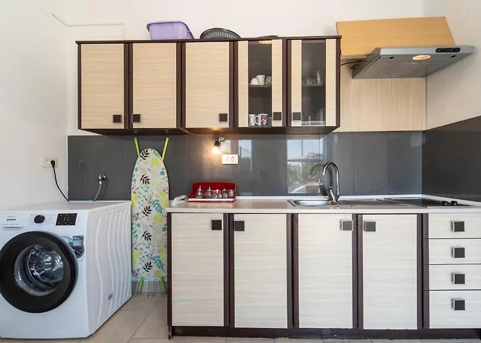 Semesterbostad Four-bedroom In Islam Latinski