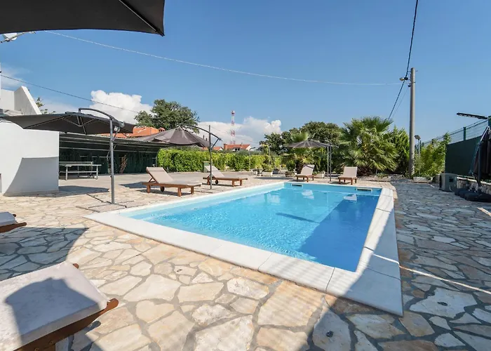 Four-bedroom In Dom wakacyjny Islam Latinski