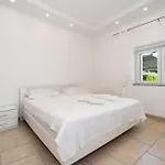 Four-bedroom In Hébergement de vacances Islam Latinski