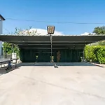 Four-bedroom In Islam Latinski