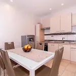 Four-bedroom In * Islam Latinski