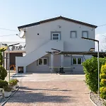 Four-bedroom In Hébergement de vacances *