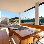 Hébergement de vacances Four-bedroom In Islam Latinski