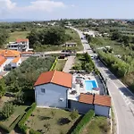 Four-bedroom In * Islam Latinski