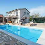 Hébergement de vacances Four-bedroom In Islam Latinski