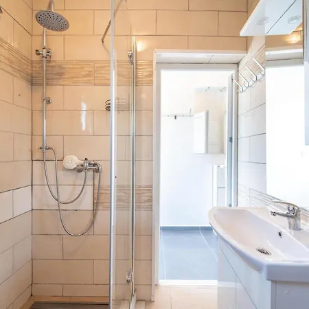 Four-bedroom In Prázdninový dům Islam Latinski