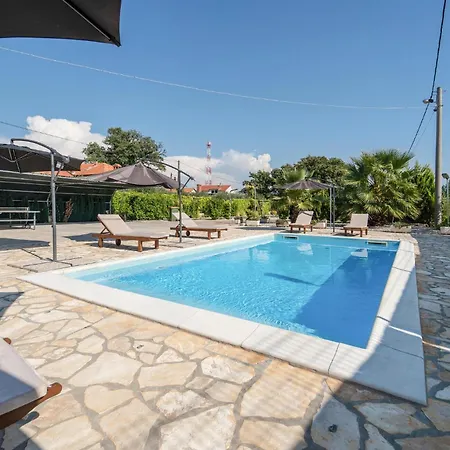 Four-bedroom In Prázdninový dům Islam Latinski