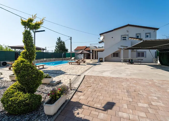 Four-bedroom In * Islam Latinski